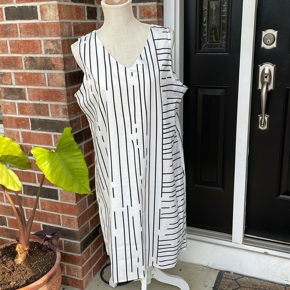 Sucrefas‎ Sleeveless Lightweight Shift Dress - Picture 1 of 8